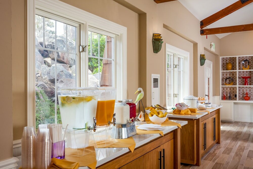 Фото Lighthouse Lodge And Cottages