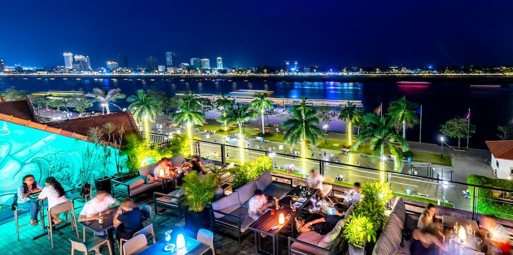 Фото Amanjaya Pancam Suites Hotel