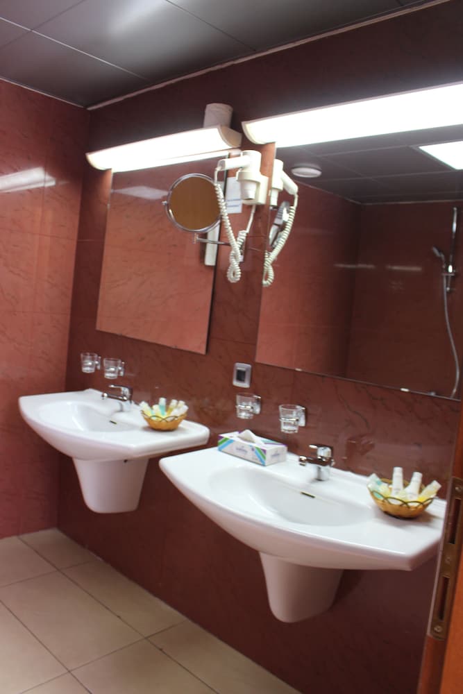 Фото Djeuga Palace