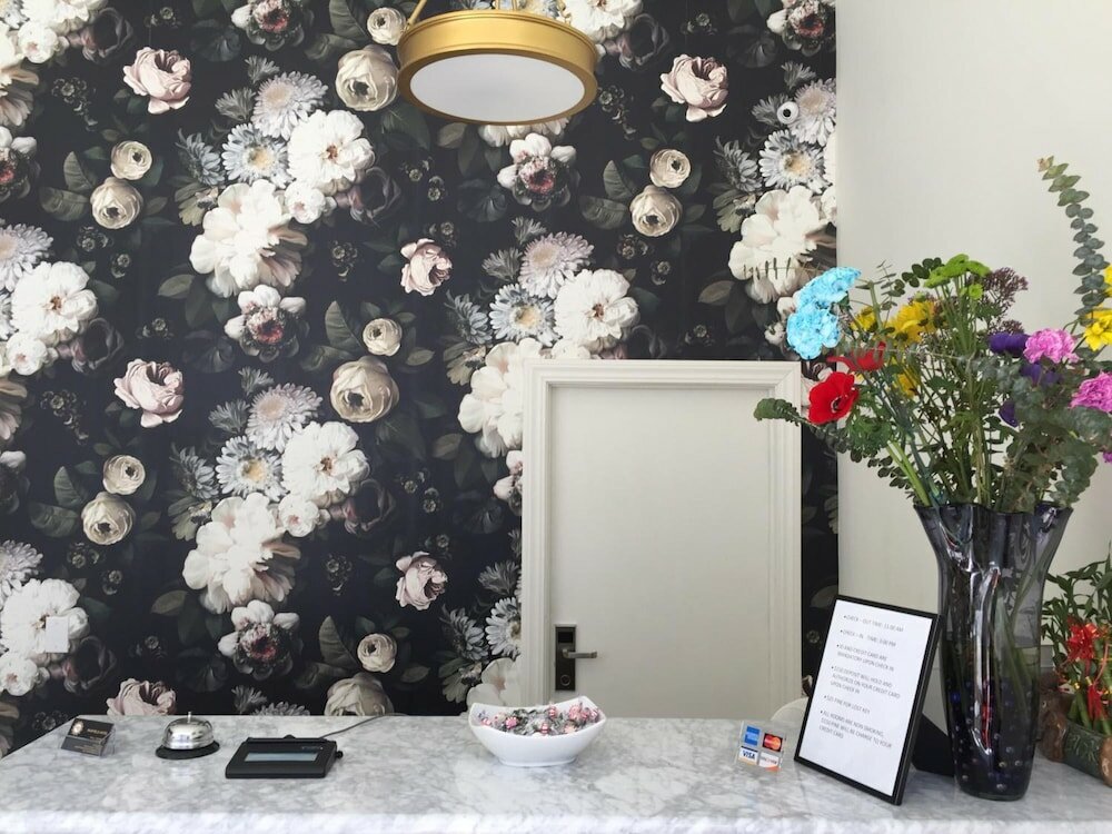 Фото Warfield Hotel