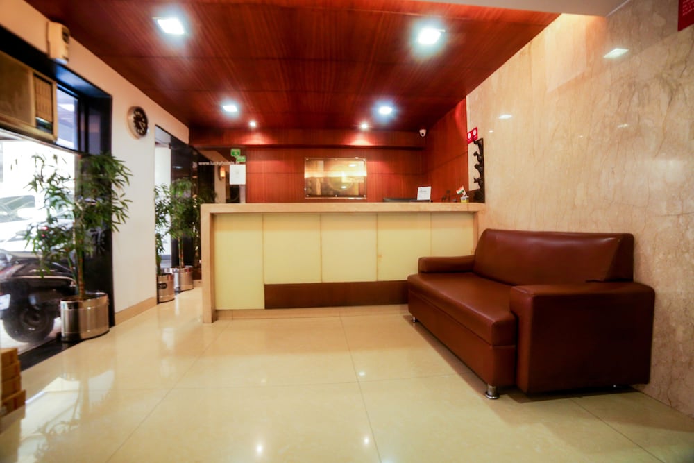 Фото Lucky Hotel Bandra