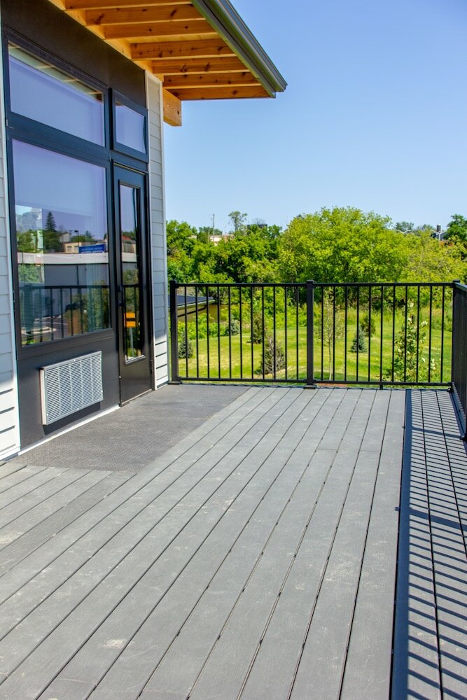 Фото Watershed Hotel