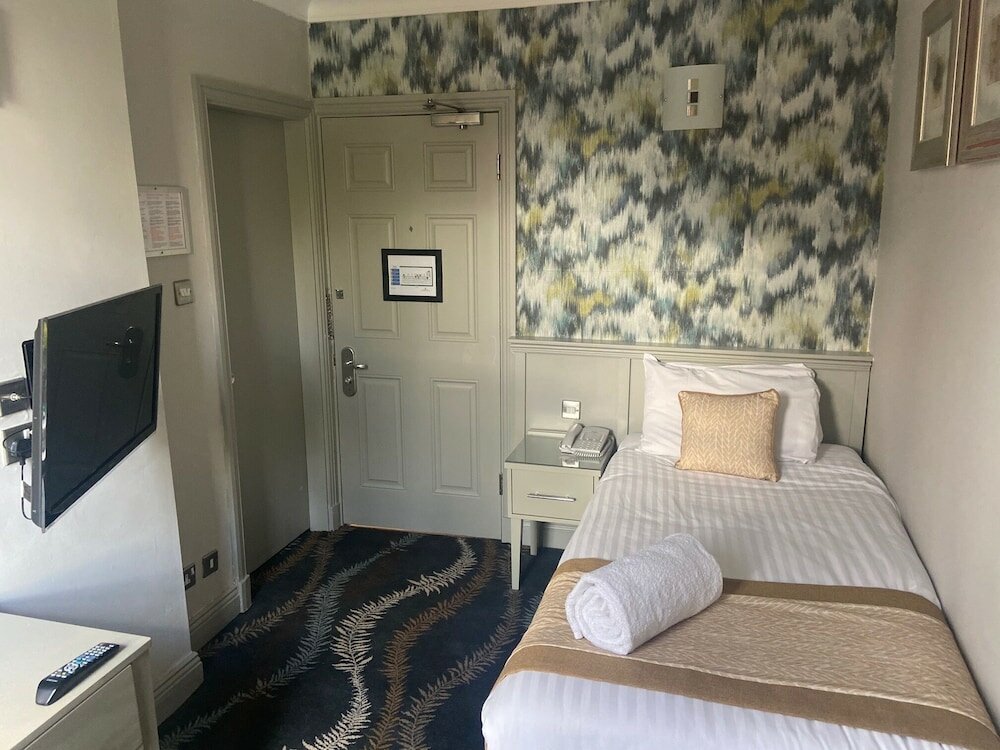 Фото The Caledonian Hotel