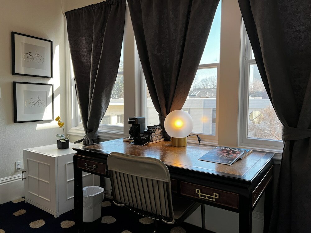 Фото The Sterling Hotel