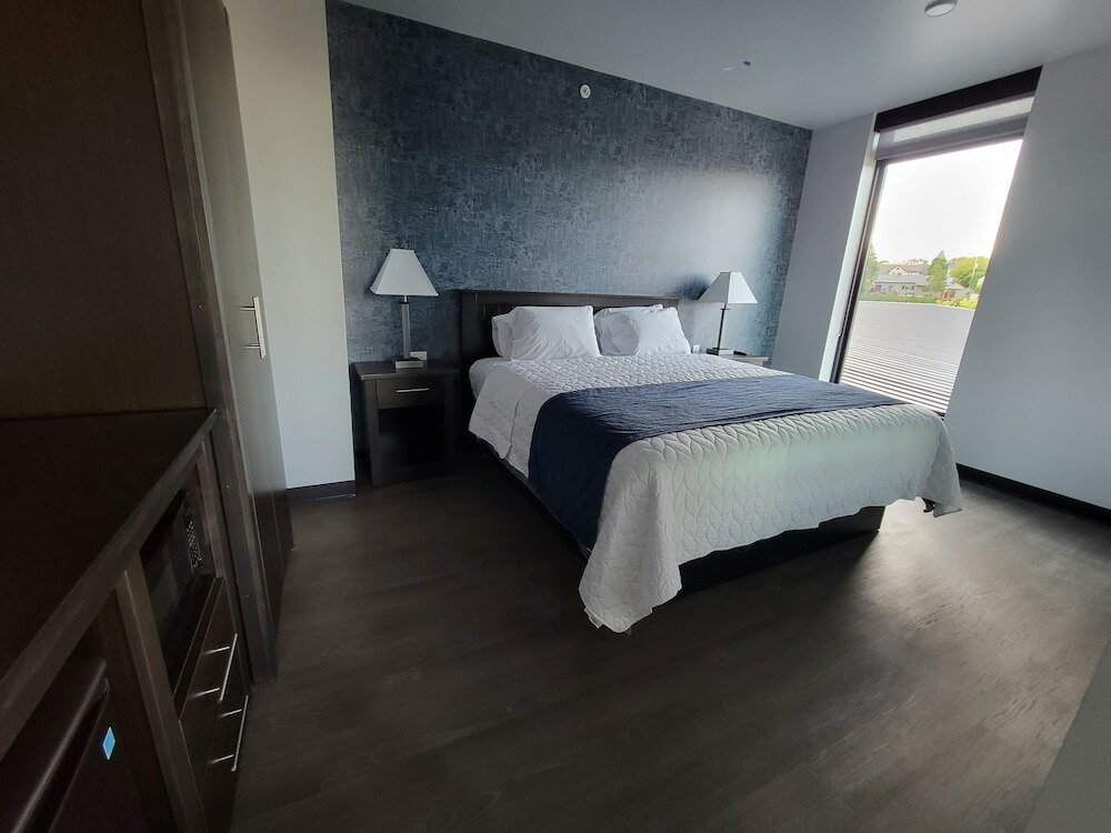 Фото Watershed Hotel