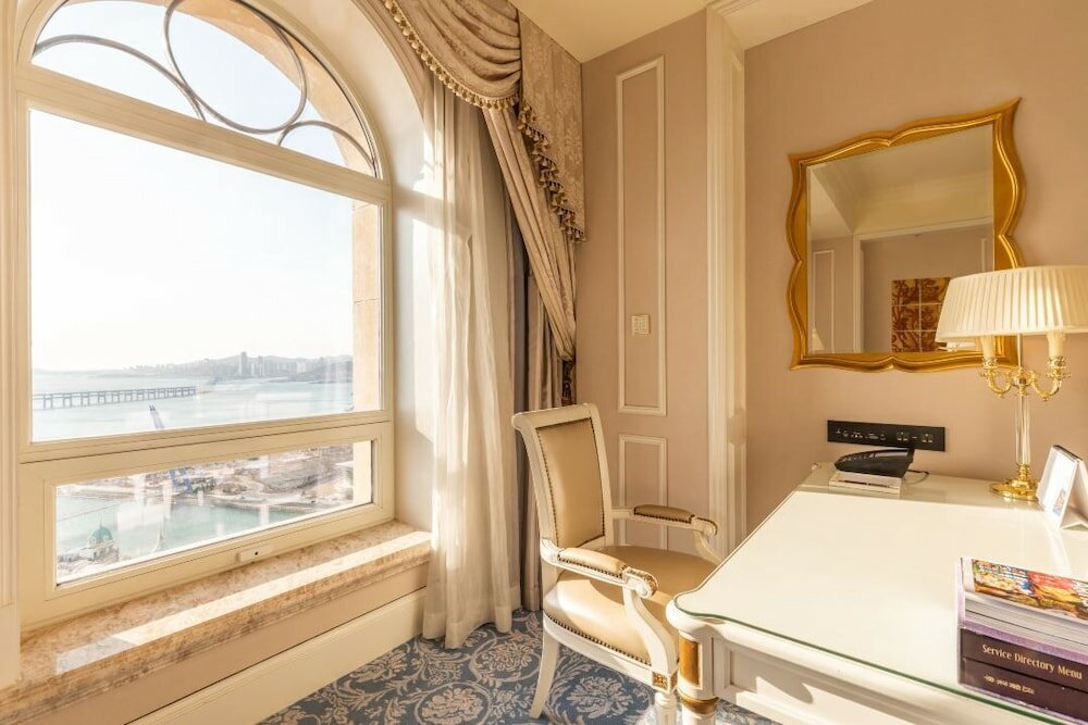 Фото The Castle Hotel a Luxury Collection Hotel Dalian