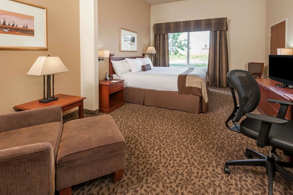 Фото Wingate by Wyndham Edmonton West