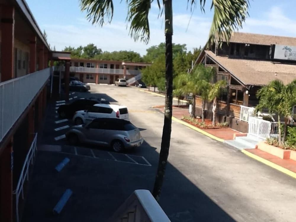 Фото Americas Best Inn and Suites Fort Lauderdale North