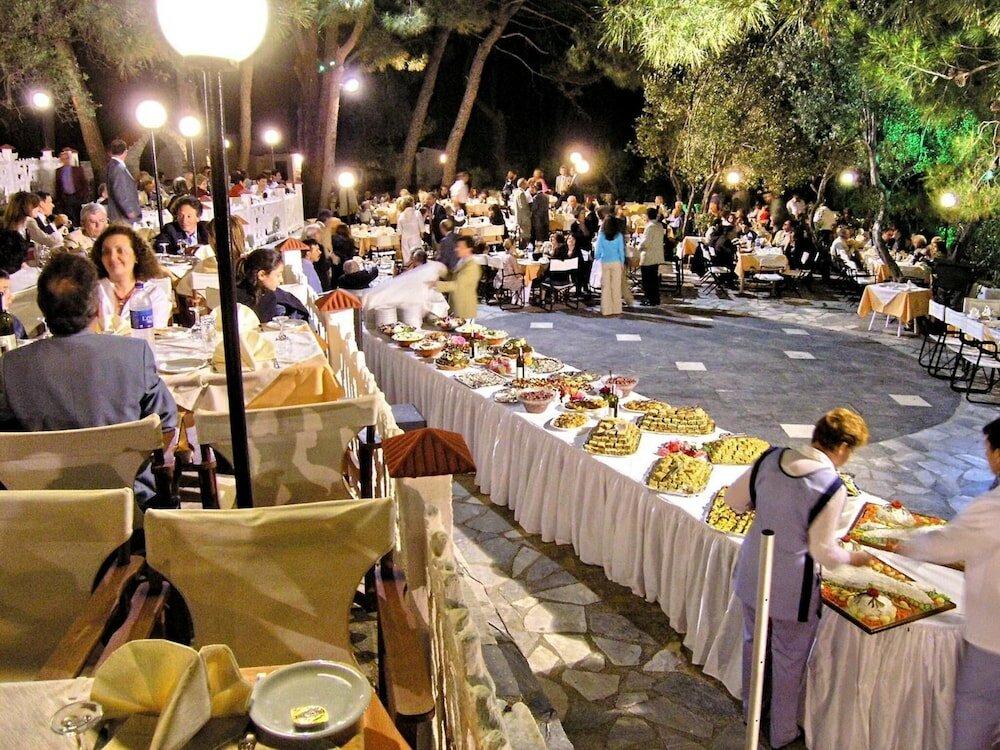 Фото Mytilana Village Hotel