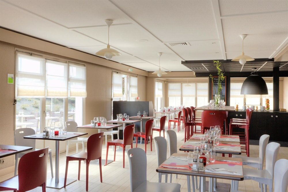 Фото Campanile Poitiers Sud - Aéroport