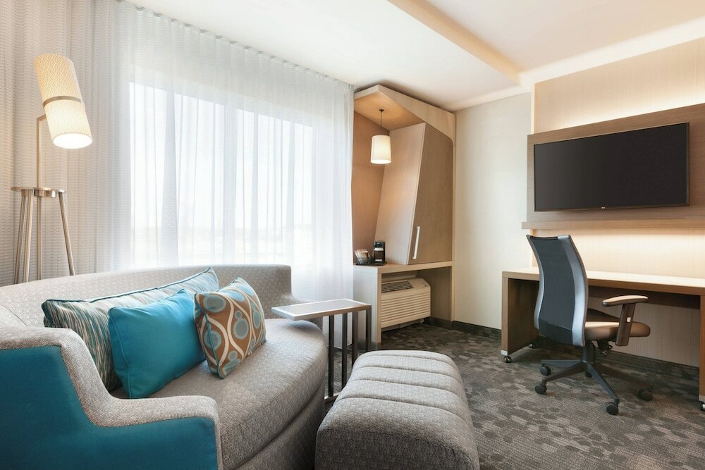 Фото Courtyard by Marriott Boston Dedham/Westwood