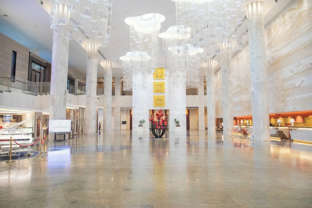 Фото Guangzhou Baiyun International Convention Center LN Dongfang Hotel