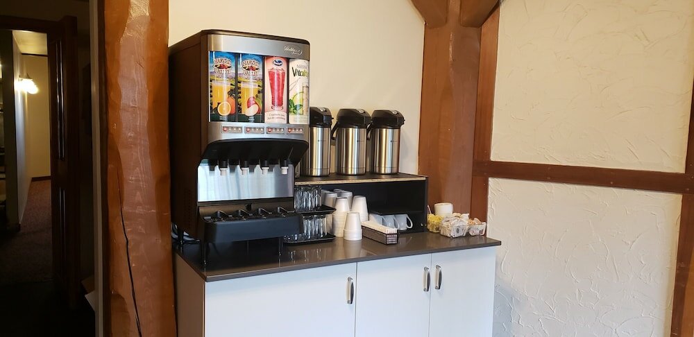 Фото Super 8 by Wyndham Spruce Grove