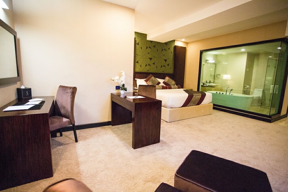 Фото Royale Signature Hotel