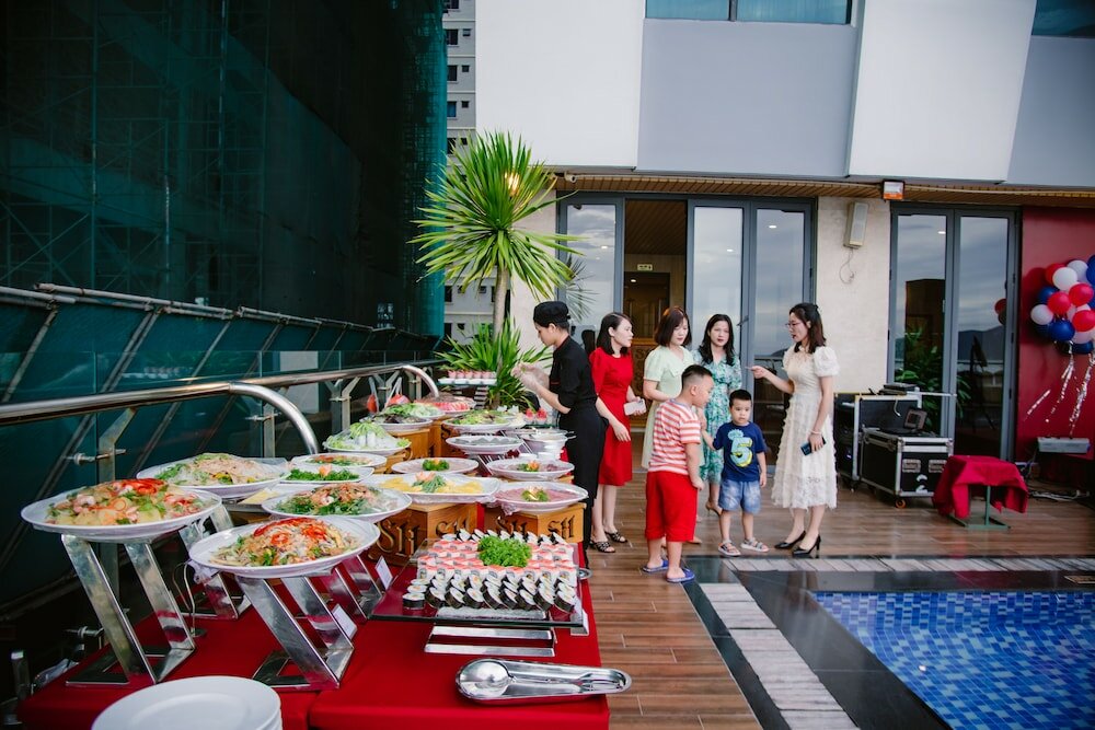 Фото Serene Beach Hotel Danang