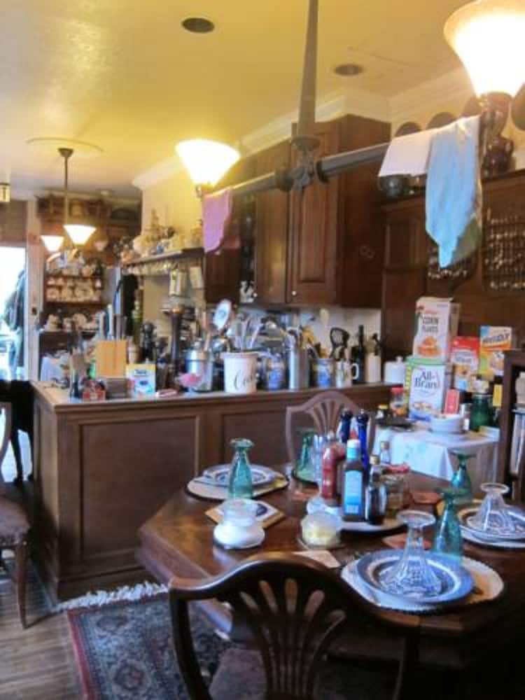 Фото Pimblett's Downtown Toronto B&b