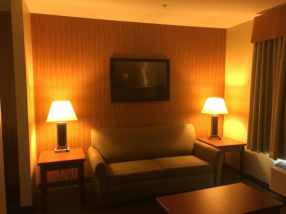 Фото Best Western Plus Service Inn & Suites