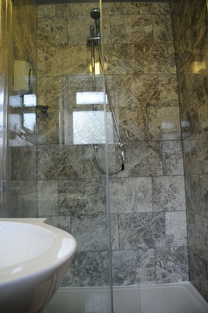 Фото Cricklewood Lodge Hotel