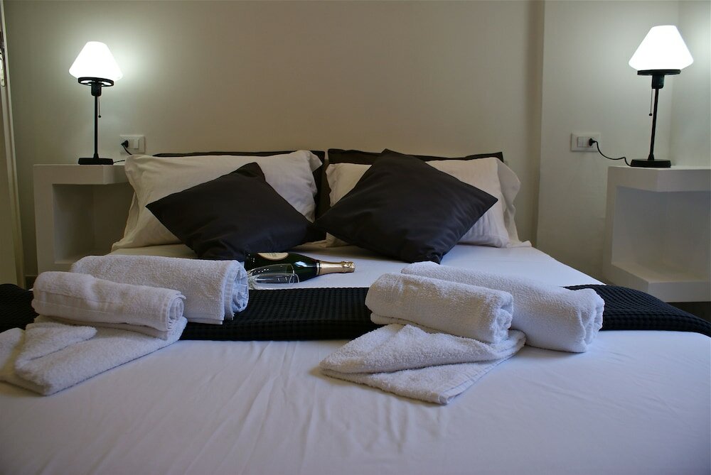 Фото Empire Suites