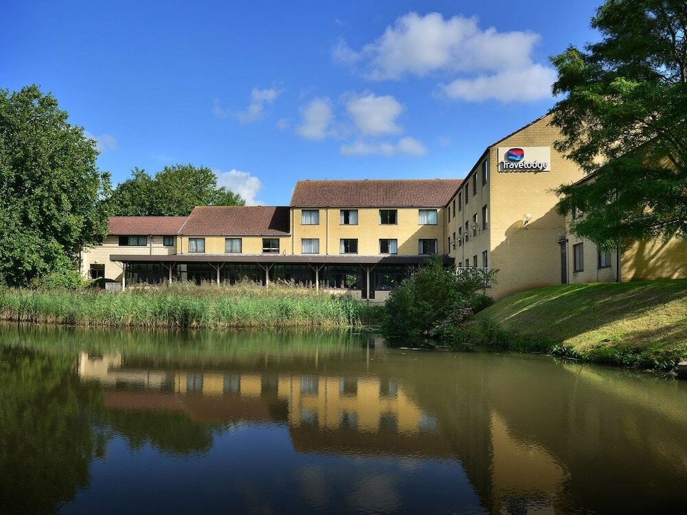 Фото Travelodge Bath Waterside