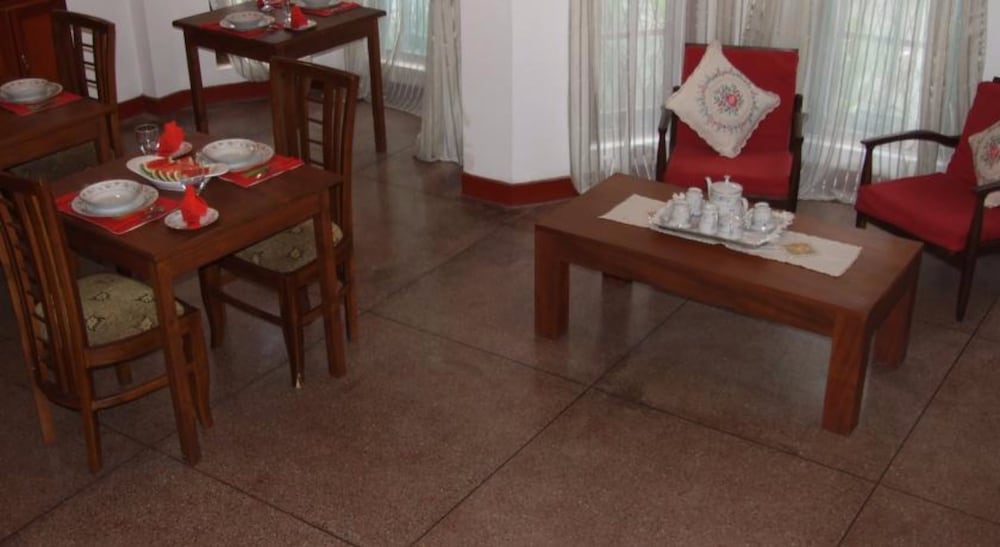 Фото Tree Breeze Inn