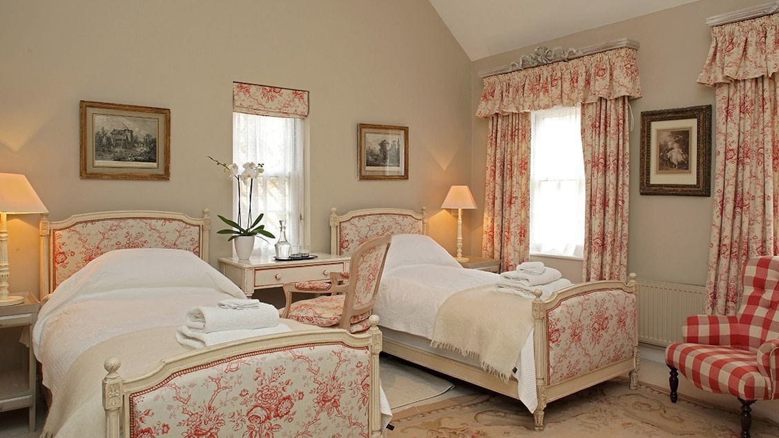 Фото Weir Cottage