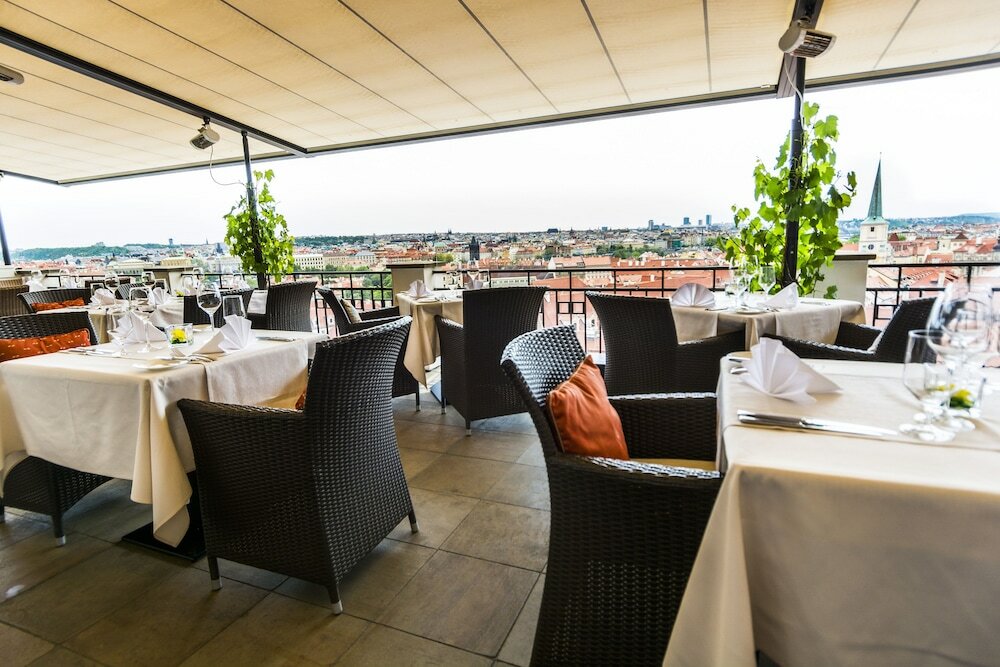 Фото Golden Well Hotel