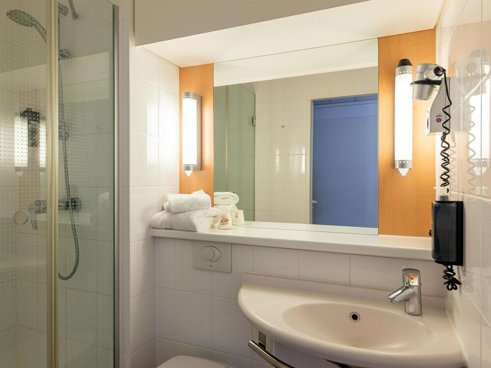 Фото B&b Hotel Duisburg Hbf-Nord