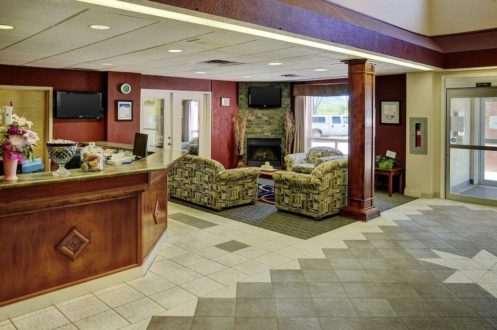 Фото Lakeview Inns & Suites - Chetwynd