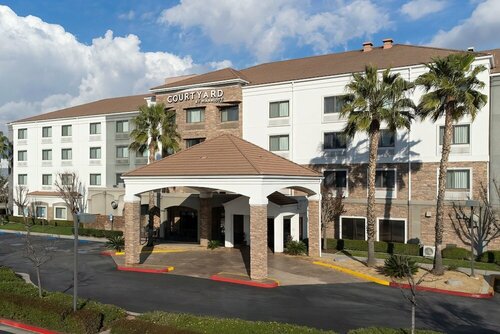 Гостиница Courtyard by Marriott Ontario Rancho Cucamonga в Фонтане