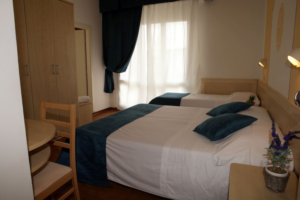 Фото New Hotel Jolie