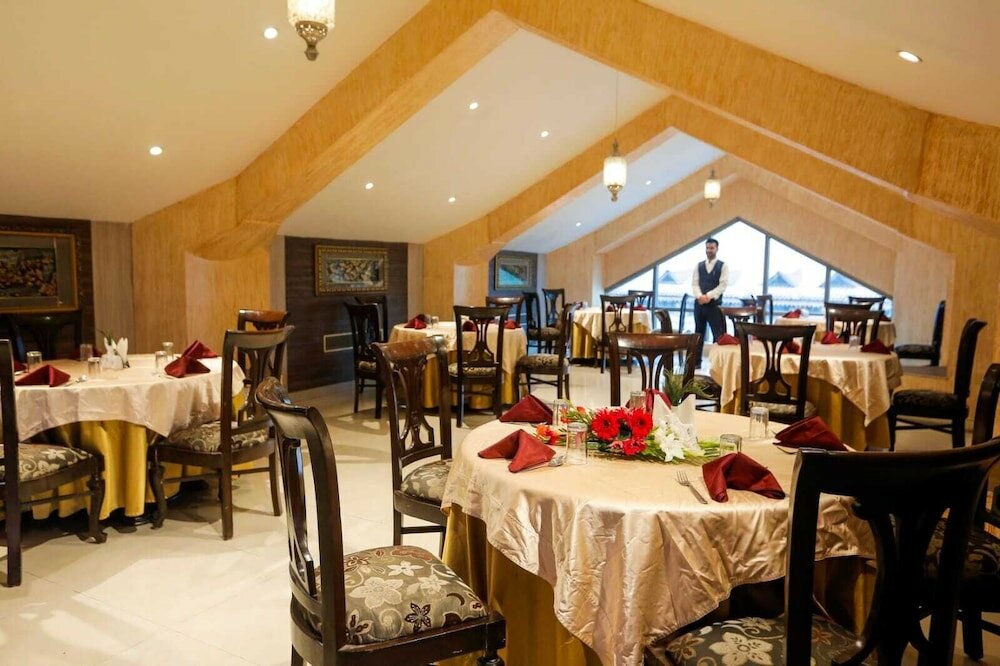 Фото The Residency Hotel