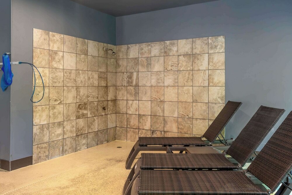 Фото Comfort Suites Regency Park