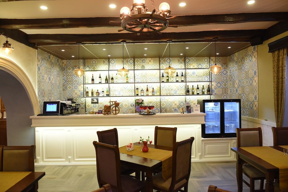 Фото Rose Garden Hotel