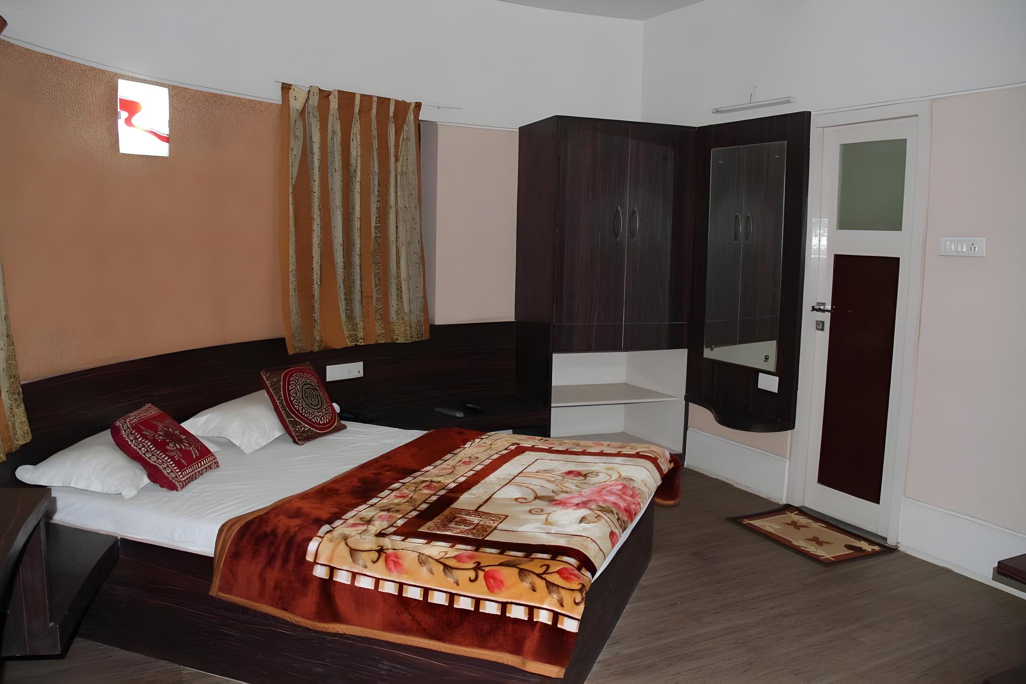 Фото Hotel Tapovan