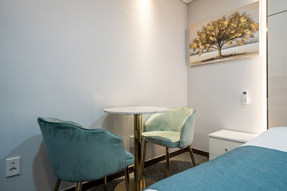 Фото GriffinBay Hotel