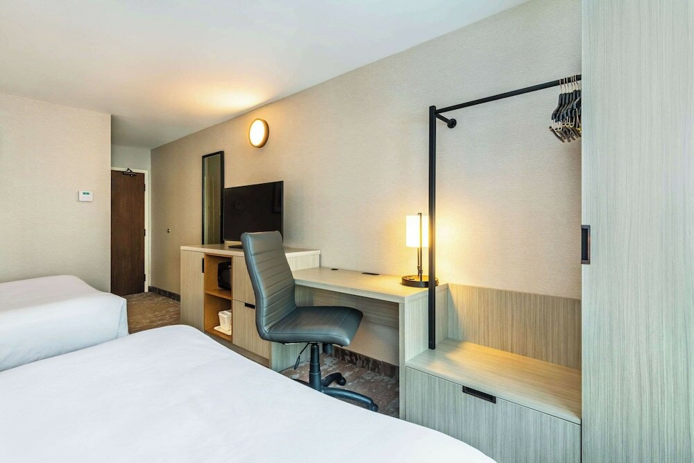 Фото Comfort Inn Hwy 401