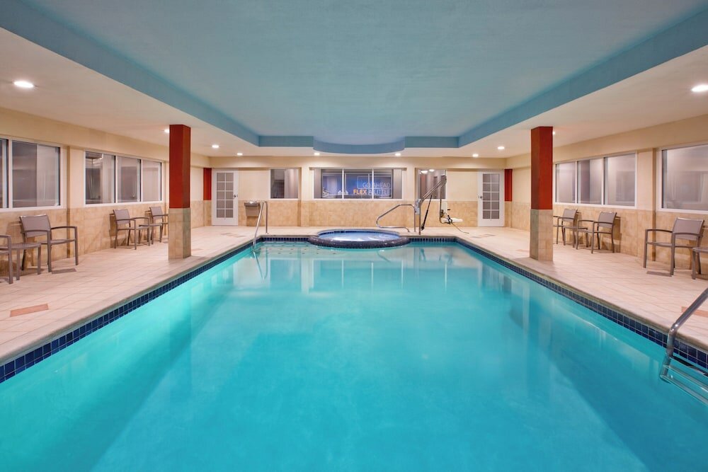 Фото Holiday Inn Express Hotel & Suites Grand Rapids-North, an Ihg Hotel