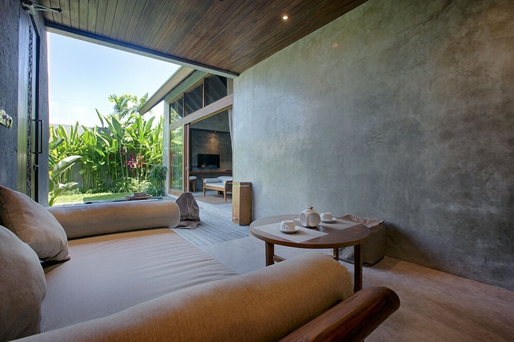 Фото Taman Dharmawangsa Suites