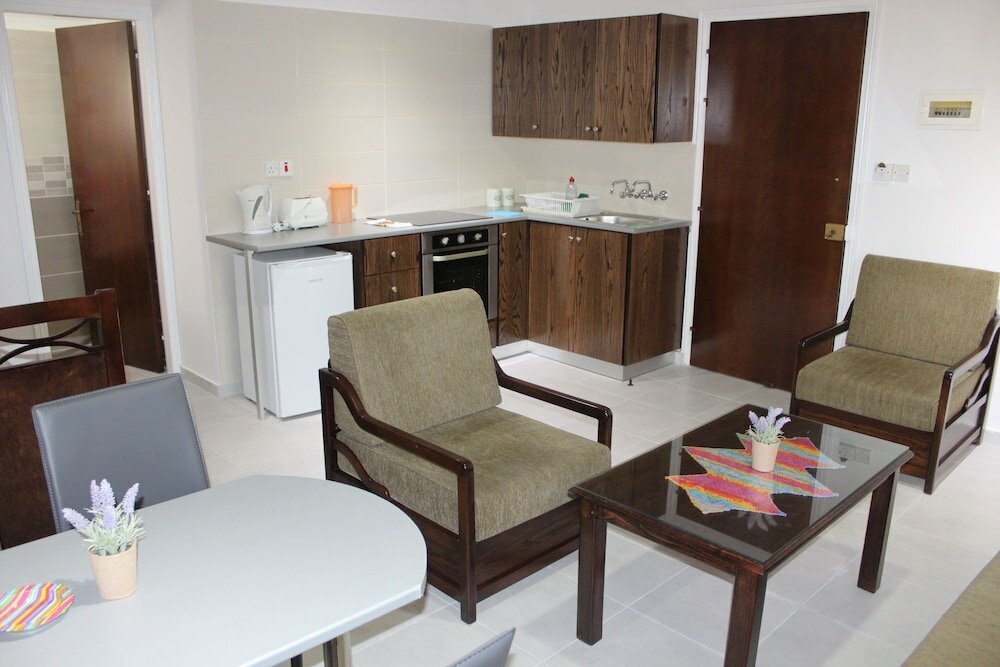 Фото Petsas Apartments & Tavern