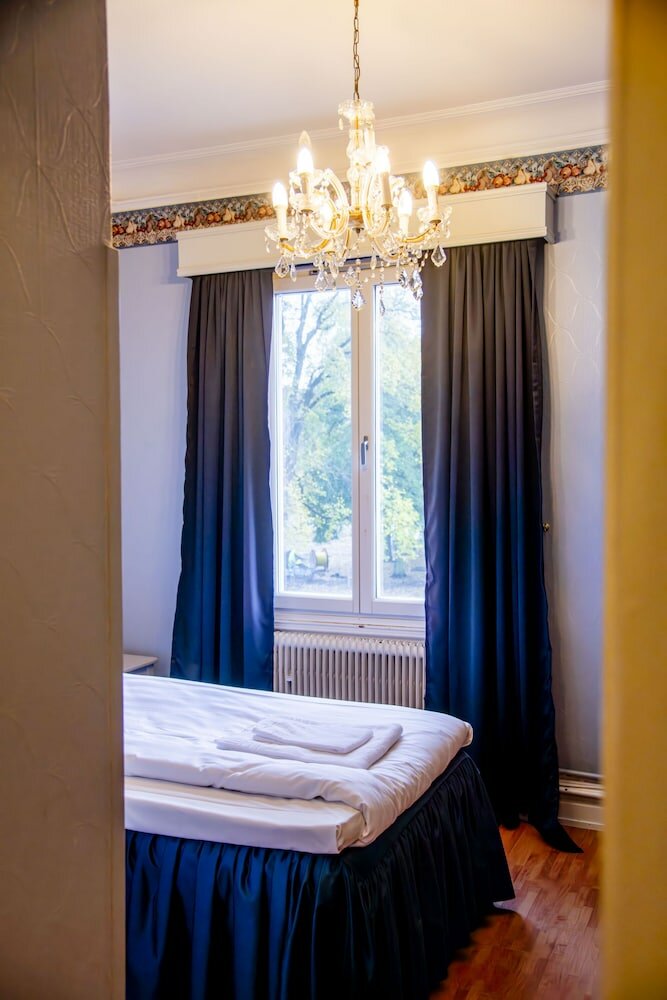 Фото Park Hotel Linköpings Fawlty Towers