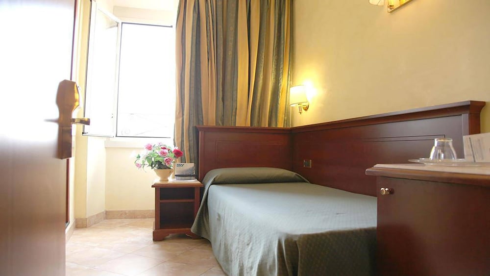 Фото Suite Opera Rooms