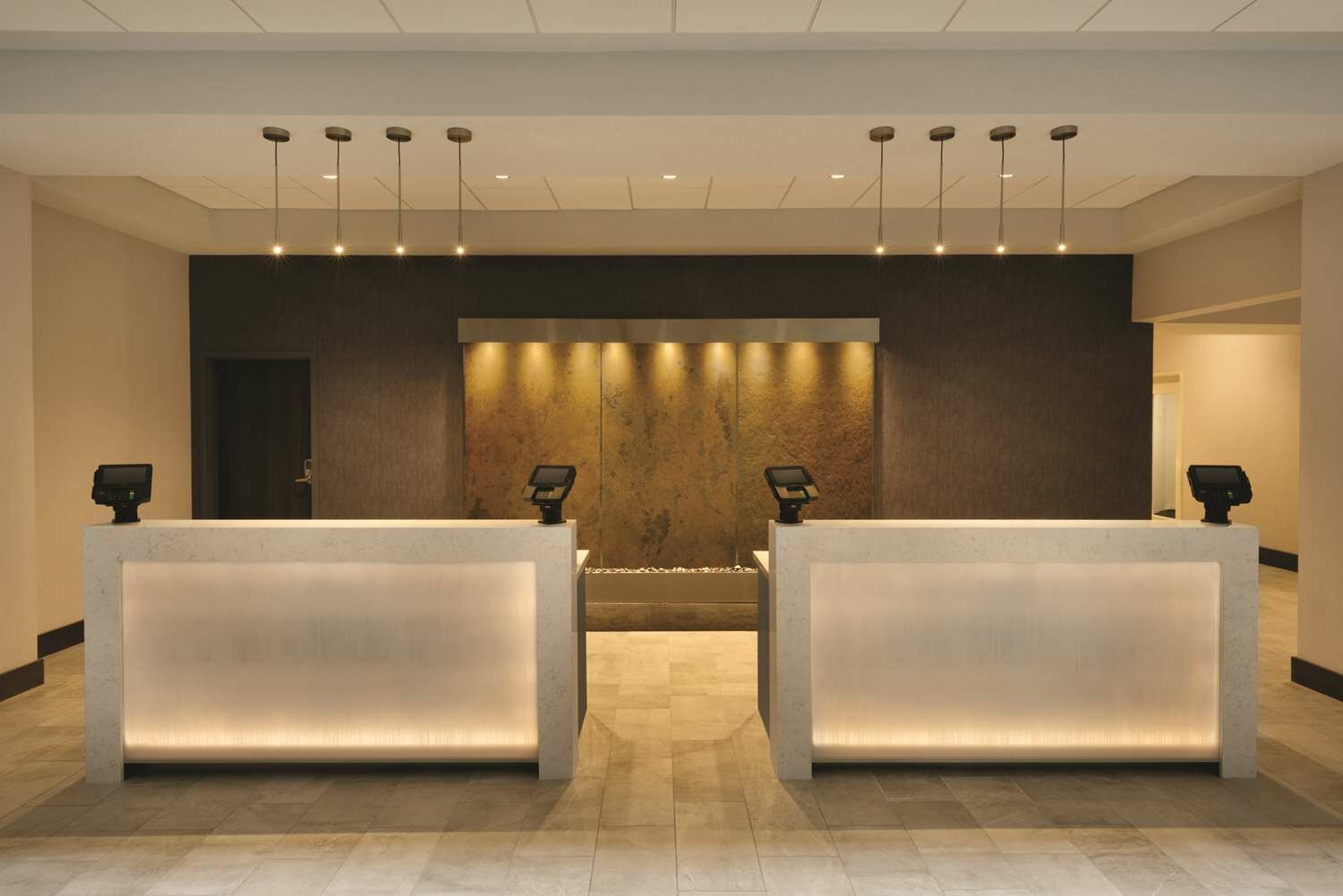 Фото Embassy Suites Indianapolis Downtown