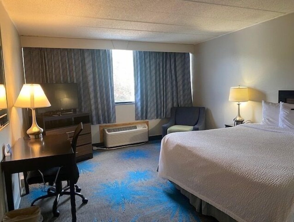 Фото Days Inn by Wyndham Scranton Pa