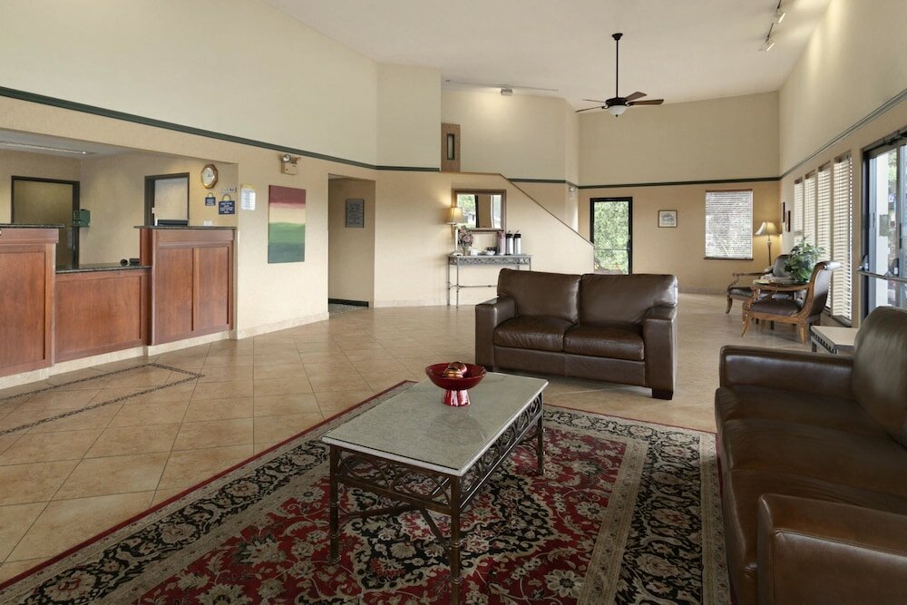 Фото Days Inn by Wyndham Kent 84th Ave