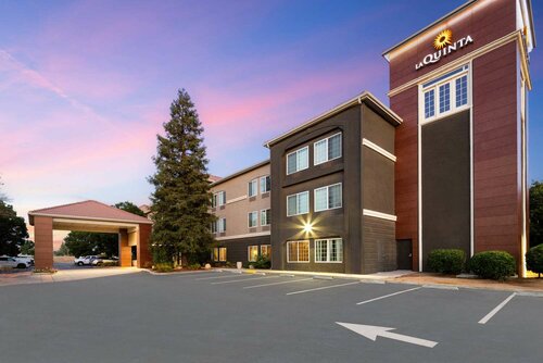 Гостиница La Quinta Inn & Suites by Wyndham Bakersfield North в Бэйкерсфилде
