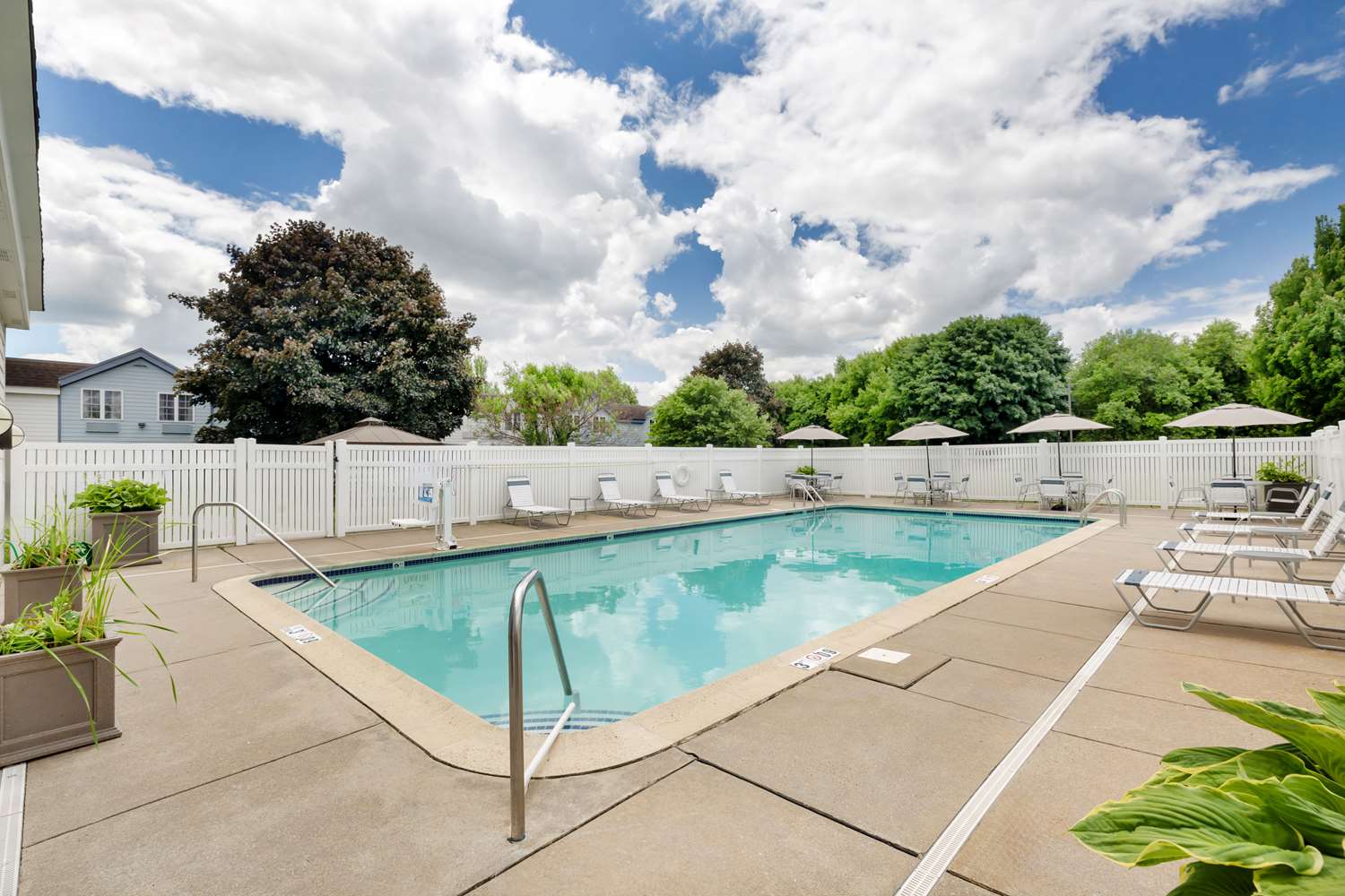 Фото Best Western Hartford Hotel & Suites