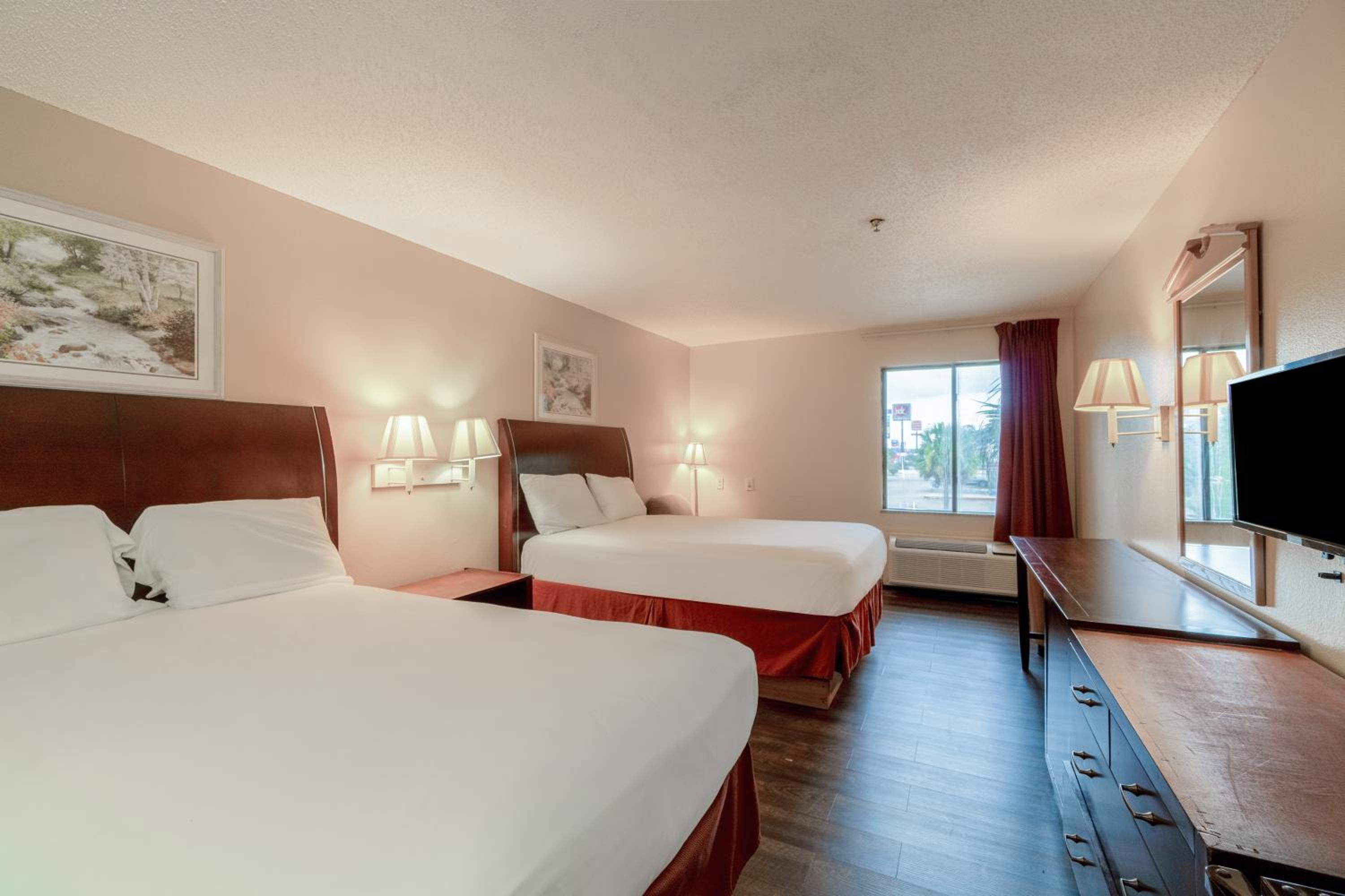 Фото Fairway Inn La Porte