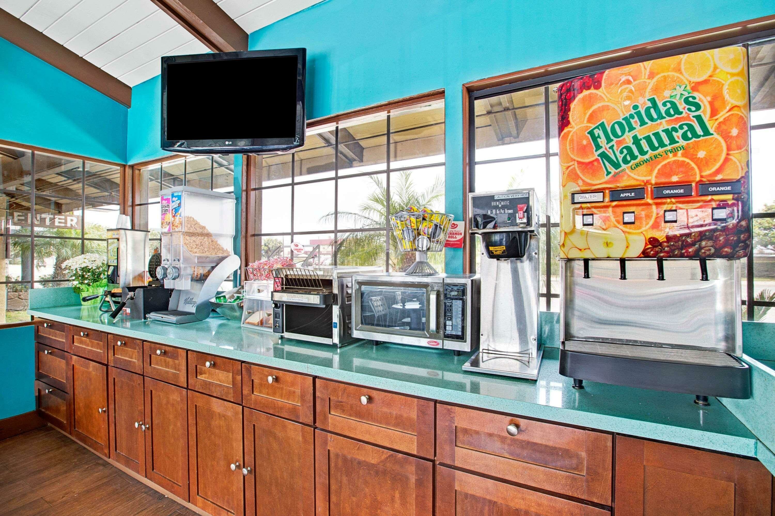 Фото Skyways Hotel