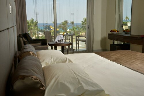 Гостиница Adams Beach Hotel & SPA на Кипре